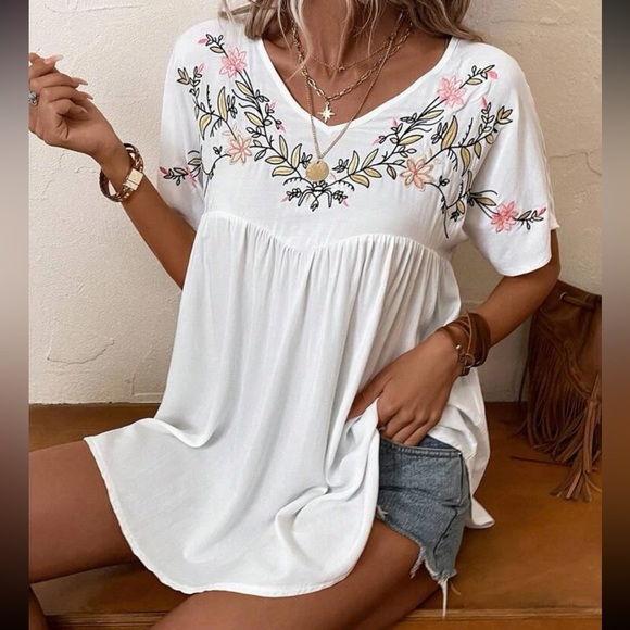 Boho Floral Embroidered Short Sleeve Oversized Blouse - Picture 6 of 12